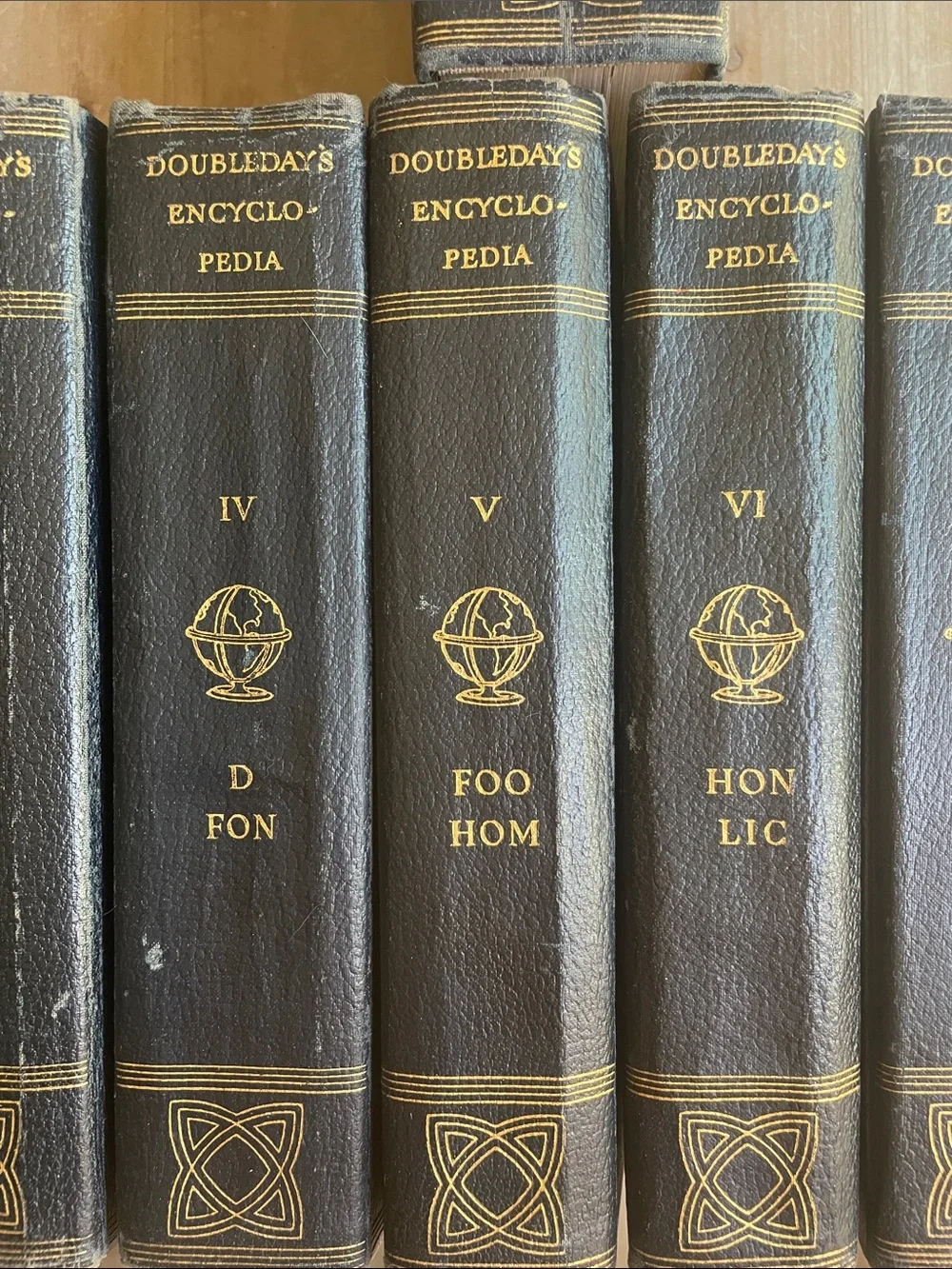 Classic Black Decorative Book Set - Doubleday's Encyclopedia ( all 10) - Picture 4 of 15
